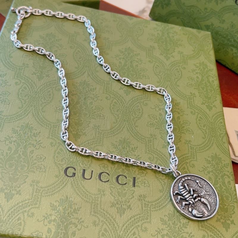 G*u*i necklaces